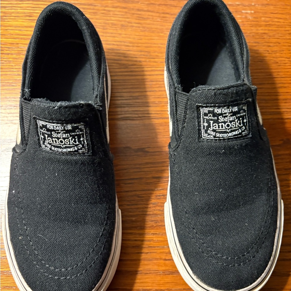 Nike Kids Black Slip-On Sneakers